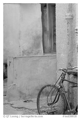 Bicycle and multicolored walls. Jodhpur, Rajasthan, India