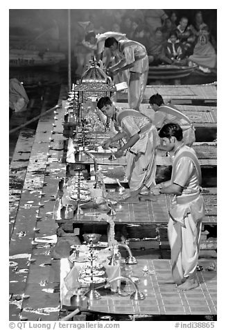 Brahmans preparing for evening puja. Varanasi, Uttar Pradesh, India (black and white)