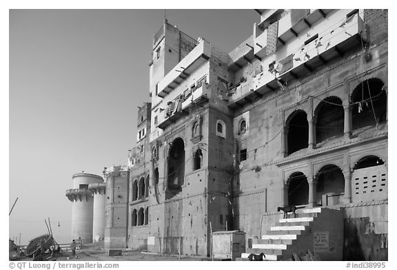 Building near Manikarnika Ghat. Varanasi, Uttar Pradesh, India (black and white)