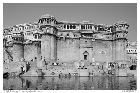 Bonsale Ghat. Varanasi, Uttar Pradesh, India (black and white)