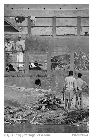 Men attending to cremation, Manikarnika Ghat. Varanasi, Uttar Pradesh, India (black and white)