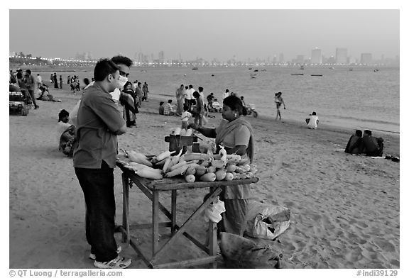Food stall selling braised corn at twilight,  Chowpatty Beach. Mumbai, Maharashtra, India (black and white)