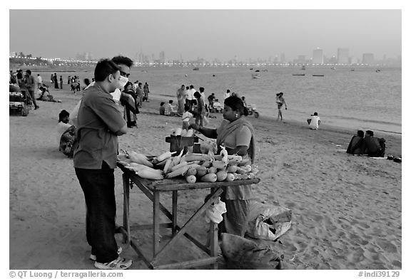 Food stall selling braised corn at twilight,  Chowpatty Beach. Mumbai, Maharashtra, India