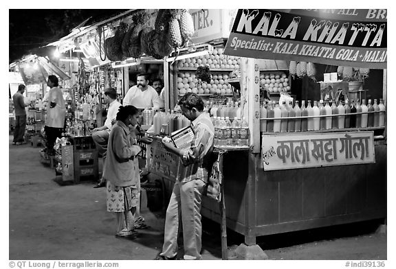 Drinks stall at night, Chowpatty Beach. Mumbai, Maharashtra, India