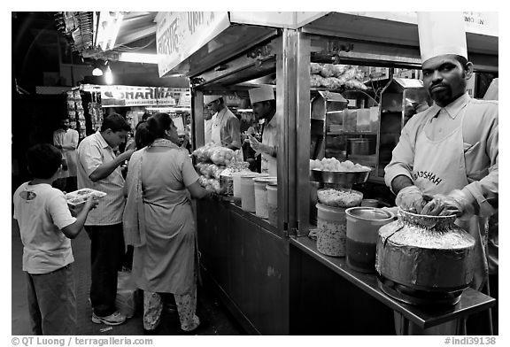 Panipuri stall, Chowpatty Beach. Mumbai, Maharashtra, India