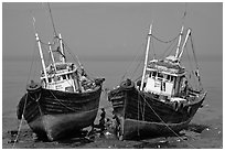 Boats at low tide. Mumbai, Maharashtra, India (black and white)