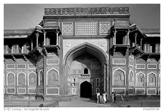 Gate of Jehangiri Mahal, Agra Fort. Agra, Uttar Pradesh, India (black and white)