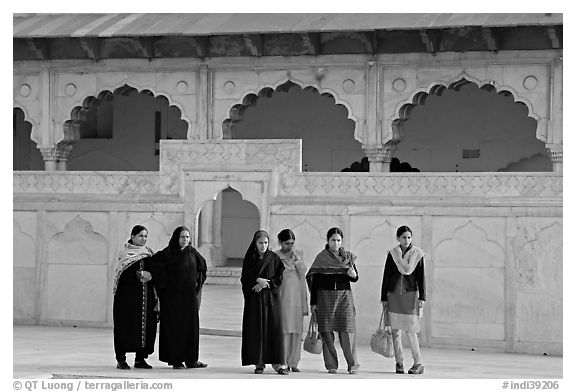 Women in the Khas Mahal, Agra Fort. Agra, Uttar Pradesh, India (black and white)