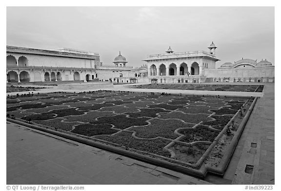 Anguri Bagh garden and Khas Mahal palace, Agra Fort, dusk. Agra, Uttar Pradesh, India (black and white)