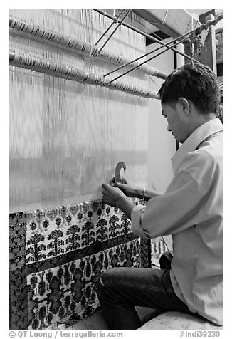 Man making a carpet. Agra, Uttar Pradesh, India