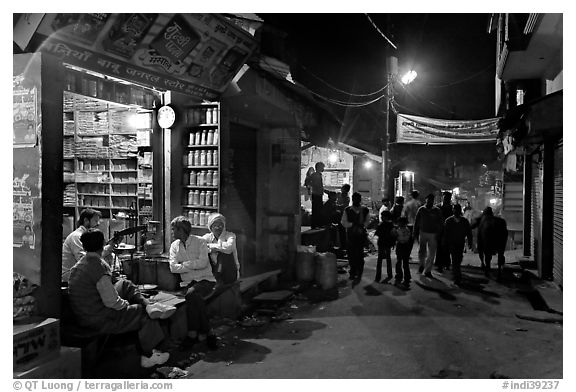 Store and street by night, Taj Ganj. Agra, Uttar Pradesh, India (black and white)