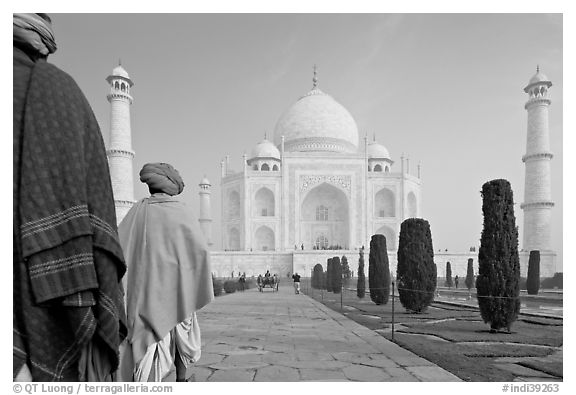 Men with turbans walking toward Taj Mahal, early morning. Agra, Uttar Pradesh, India (black and white)