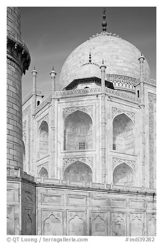 Base, dome, and minaret, Taj Mahal. Agra, Uttar Pradesh, India (black and white)