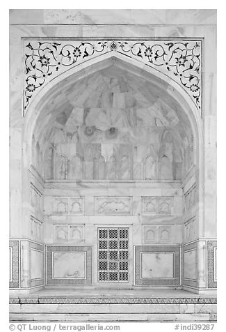 Side pishtaq, Taj Mahal. Agra, Uttar Pradesh, India (black and white)