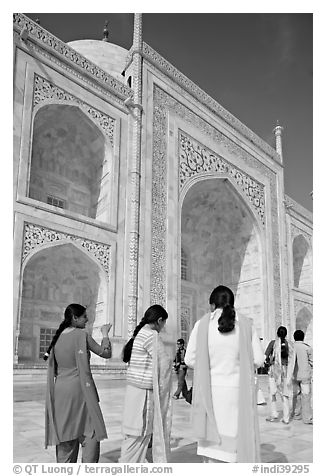 Women in colorful Shalwar suits, Taj Mahal. Agra, Uttar Pradesh, India