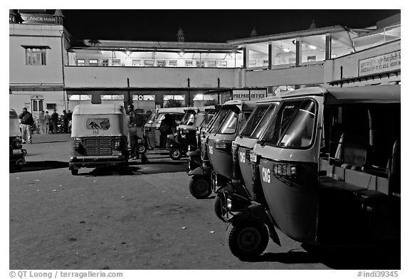 Auto-rickshaws in front of train station. Agra, Uttar Pradesh, India (black and white)