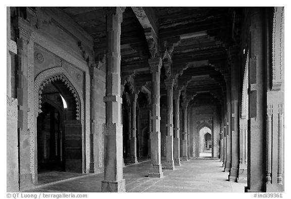 Arches and prayer hall, Dargah mosque. Fatehpur Sikri, Uttar Pradesh, India (black and white)