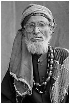 Elderly bespectacled man. Fatehpur Sikri, Uttar Pradesh, India (black and white)
