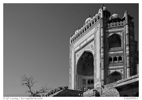 Buland Darwaza, 54m-high victory gate, Dargah mosque. Fatehpur Sikri, Uttar Pradesh, India (black and white)