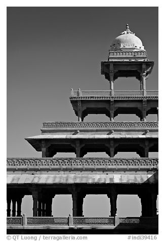 Stories reducing on the Panch Mahal. Fatehpur Sikri, Uttar Pradesh, India