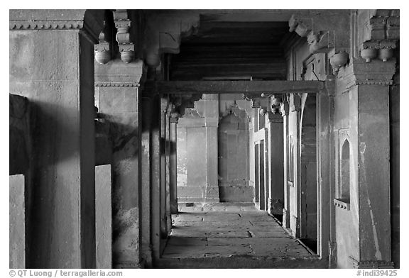 Corridor. Fatehpur Sikri, Uttar Pradesh, India (black and white)