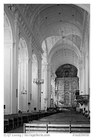 Nave and altar of Se Cathedral , Old Goa. Goa, India