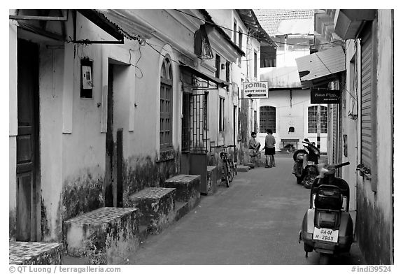 Alley, Panjim (Panaji). Goa, India (black and white)