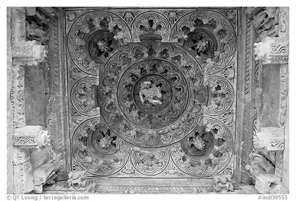 Ceiling decor of temple entrance, Parsvanatha, Eastern Group. Khajuraho, Madhya Pradesh, India