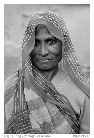 Elderly woman with head scarf. Khajuraho, Madhya Pradesh, India (black and white)