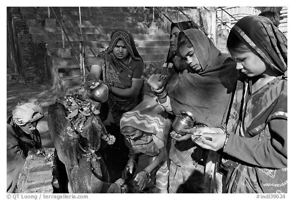 Women offering to an image at Matangesvara temple. Khajuraho, Madhya Pradesh, India