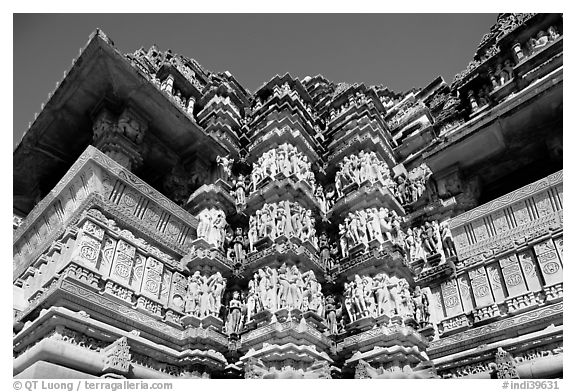 Decorated columns and halls, Kadariya-Mahadev. Khajuraho, Madhya Pradesh, India (black and white)