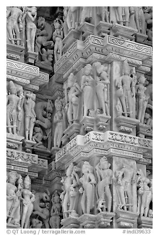 Sculptural details with apsaras, Kadariya-Mahadev temple. Khajuraho, Madhya Pradesh, India (black and white)