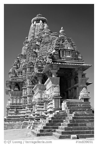 Visvanatha temple. Khajuraho, Madhya Pradesh, India (black and white)