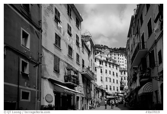 Main street, Riomaggiore. Cinque Terre, Liguria, Italy (black and white)