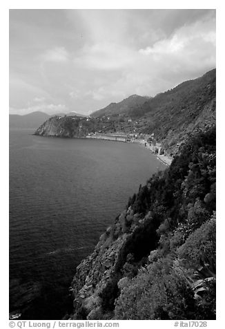 Coast along the Via dell'Amore (Lover's Lane), looking north towards Corniglia. Cinque Terre, Liguria, Italy (black and white)