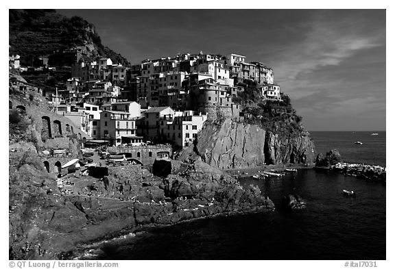 Manarola. Cinque Terre, Liguria, Italy (black and white)