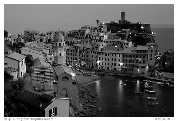 Harbor and Castello Doria, sunset, Vernazza. Cinque Terre, Liguria, Italy