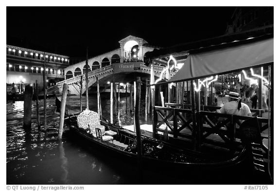 Gondolier and gondola, Rialto Bridge at night. Venice, Veneto, Italy (black and white)