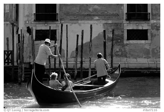 Traghetto crossing. Venice, Veneto, Italy