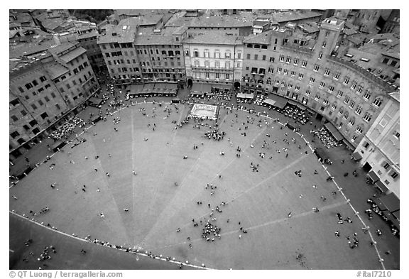 Medieval Piazza Del Campo with paving divided into nine sectors to represent Council of Nine.. Siena, Tuscany, Italy (black and white)