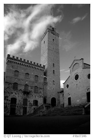 Palazzo del Popolo, Torre Grossa, Duomo, early morning. San Gimignano, Tuscany, Italy