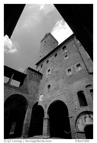Torre Grossa. San Gimignano, Tuscany, Italy (black and white)