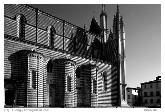 Side view of the Duomo. Orvieto, Umbria (black and white)