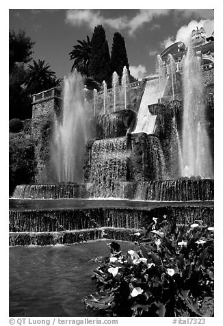 Largest fountain in the gardens of Villa d'Este. Tivoli, Lazio, Italy