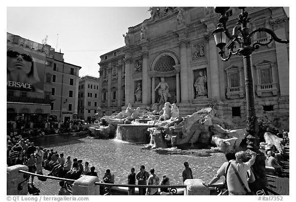 Trevi Fountain. Rome, Lazio, Italy (black and white)