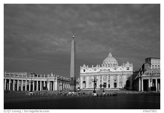 Piazza San Pietro and Basilica San Pietro (Saint Peter), sunrise. Vatican City (black and white)