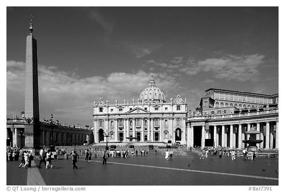 Place St Peter and Basilic Saint Peter. Vatican City (black and white)