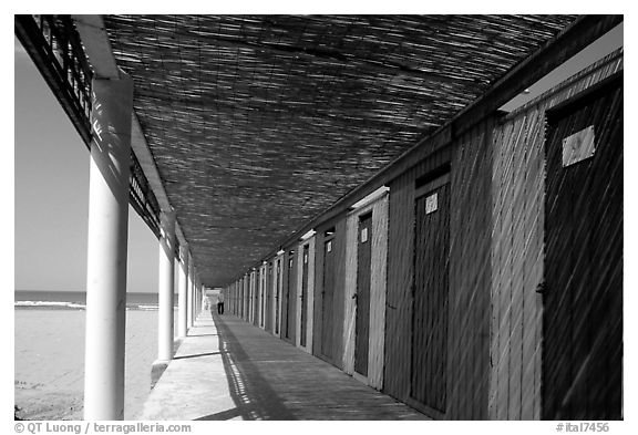 Changing rooms and beach, Paestum. Campania, Italy