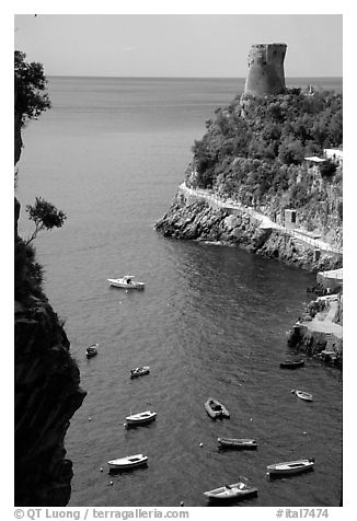 Cove. Amalfi Coast, Campania, Italy (black and white)