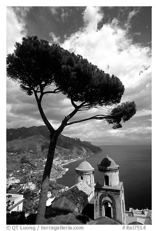 Spectacular view on the Gulf from the terraces of Villa Rufulo, Ravello. Amalfi Coast, Campania, Italy (black and white)